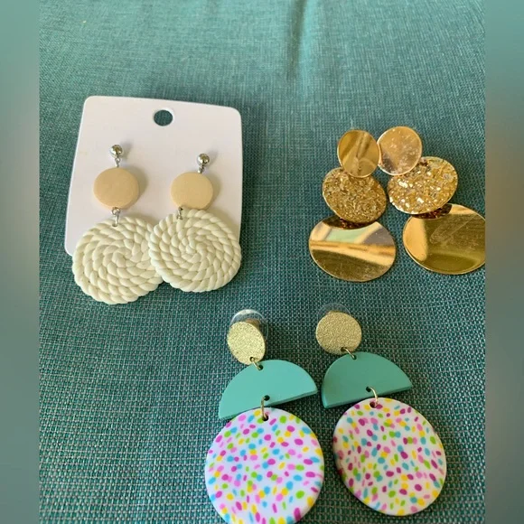 ♥️BUNDLE OF 3 PAIRS OF EARRINGS♥️ - Picture 1 of 2